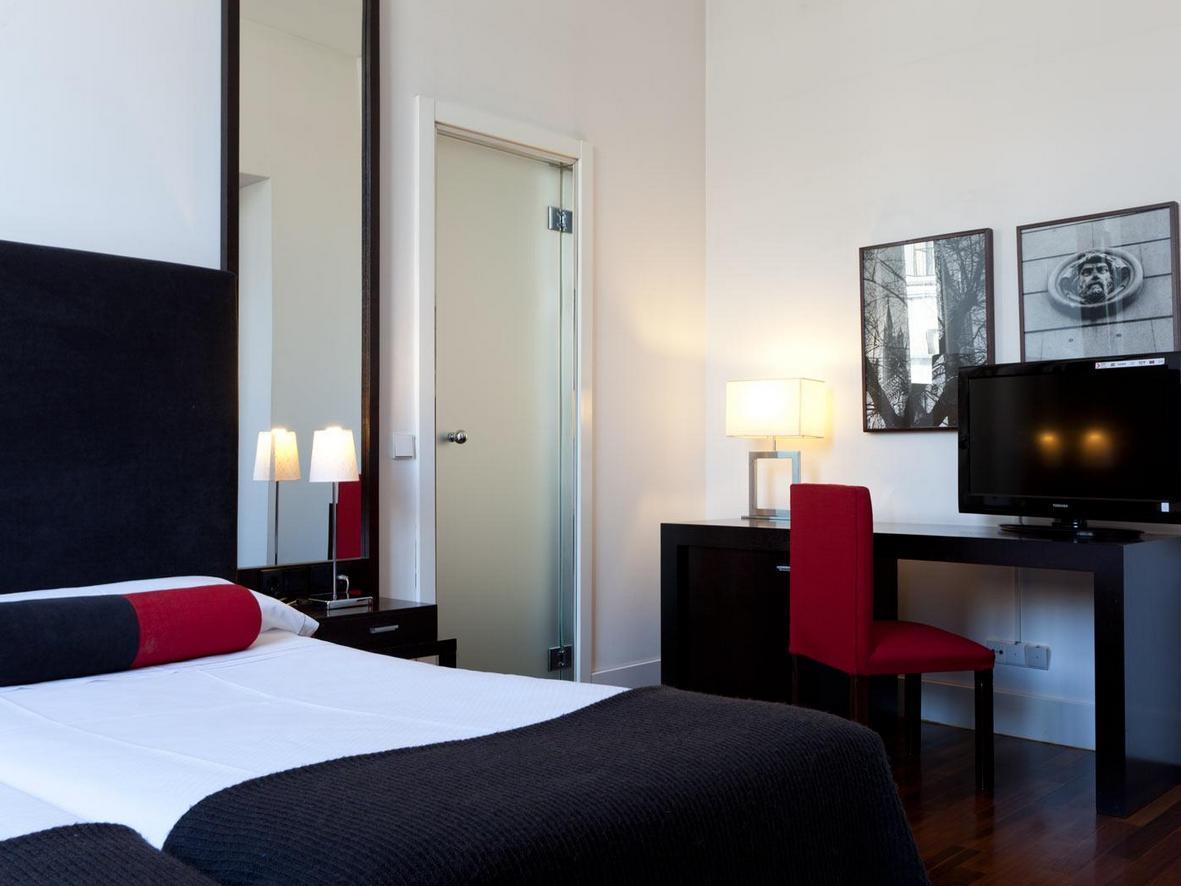 Quatro Puerta Del Sol Hotel Madrid Bagian luar foto