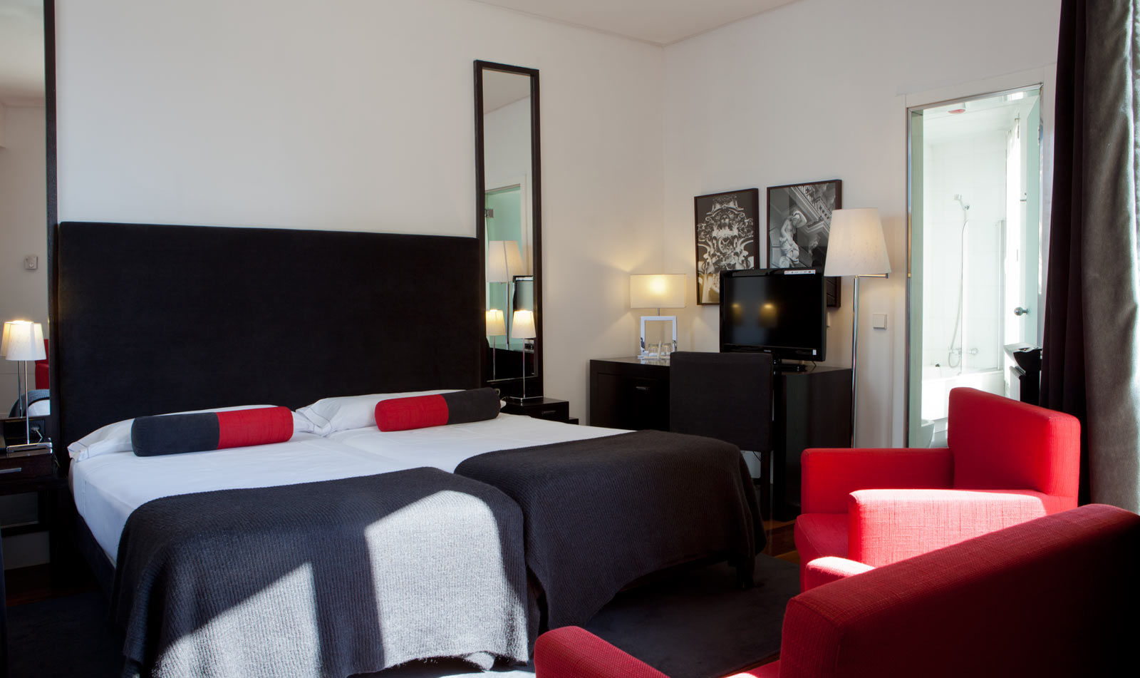 Quatro Puerta Del Sol Hotel Madrid Bagian luar foto